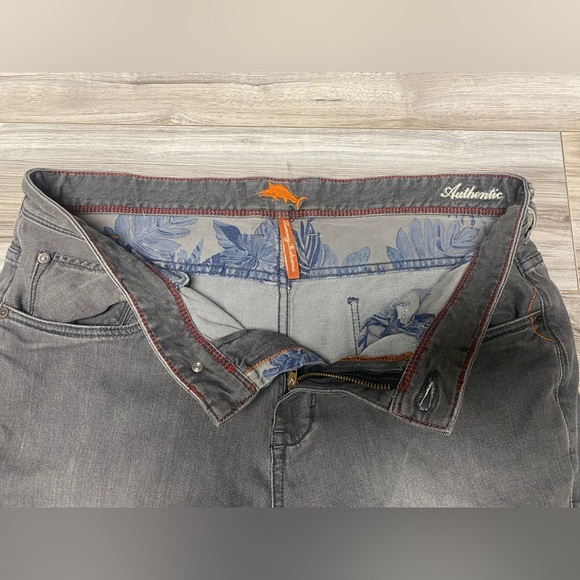 Tommy Bahama Belize Authentic Fit Mens Jeans Size 35x32 Grey Wash Denim Straight - Picture 3 of 7